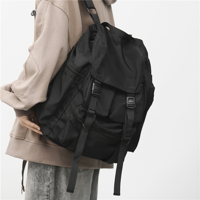 Zwart nylon waterdichte rugzak - Mens Fashion Blog recensie en prijs