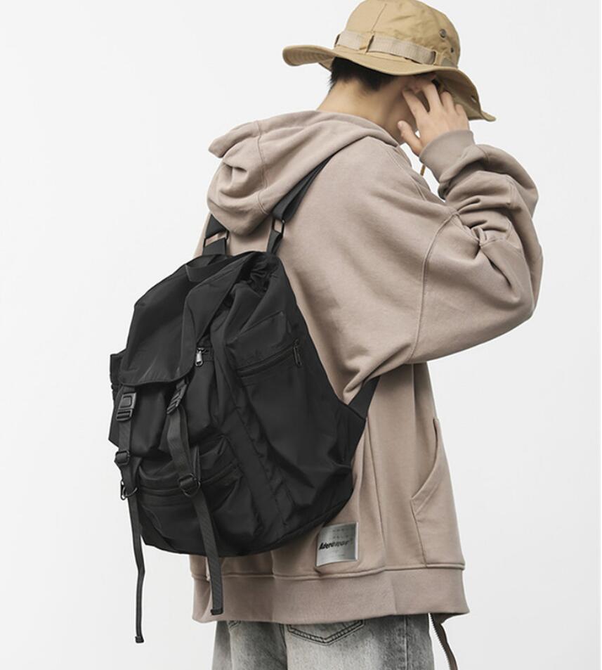Zwart nylon waterdichte rugzak - Mens Fashion Blog recensie en prijs